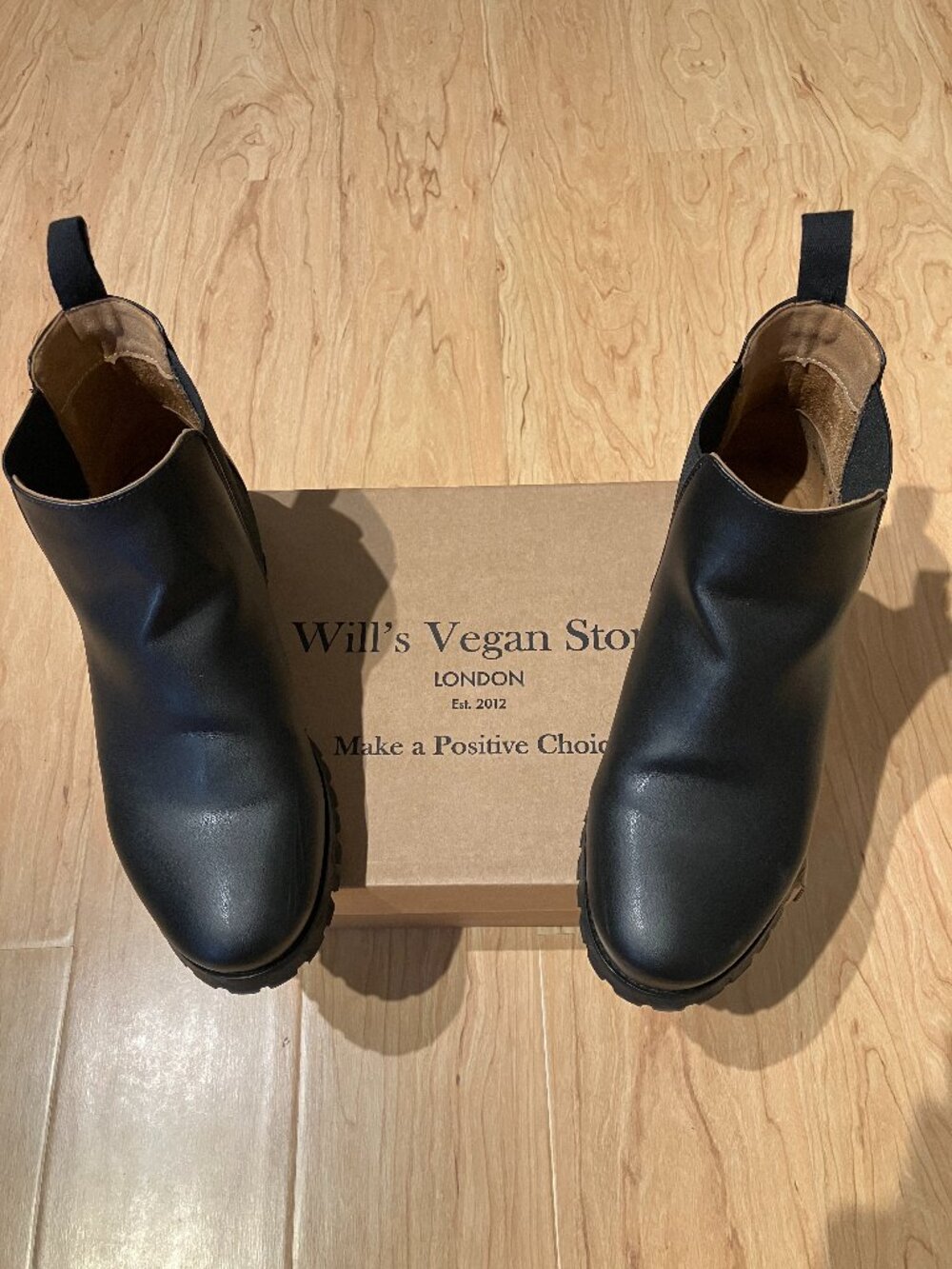 Will's Vegan Shoes - Wide Fit Luxe Deep Tread Chelsea Boots (size 42, black)